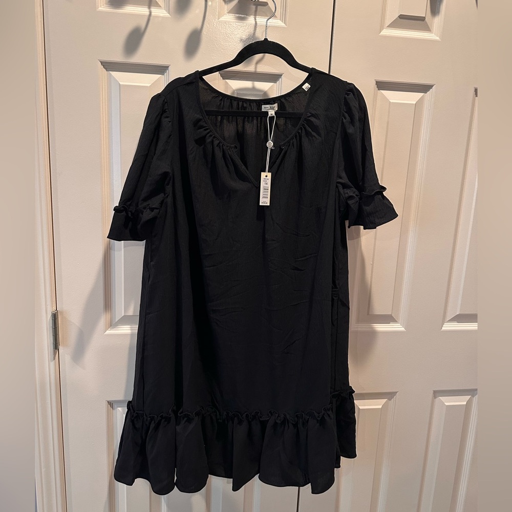 New Max Studio size 1X - back dress ruffle sleeves - and ruffle skirt!